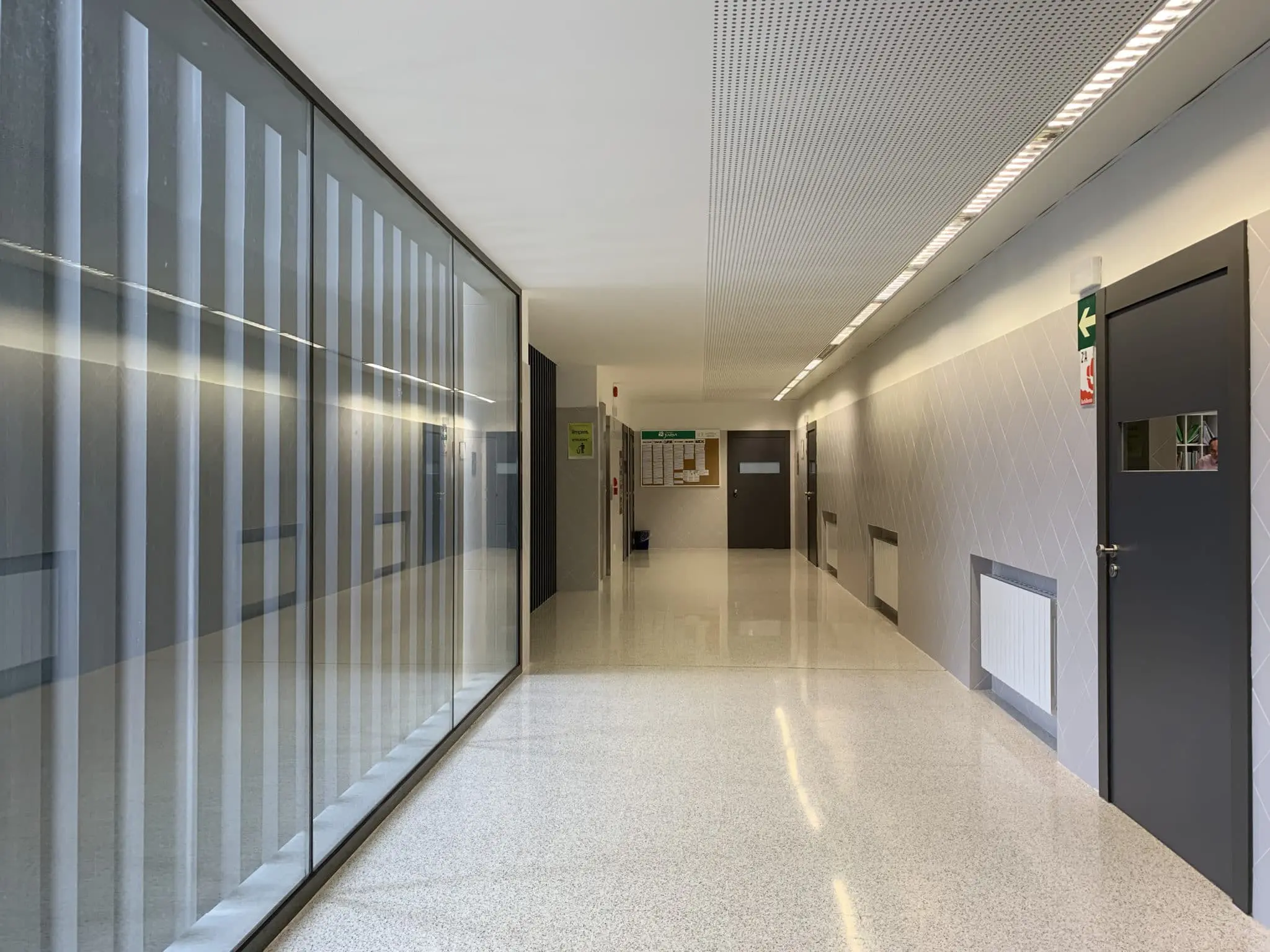 Colegio de Fomento Miravalles-El Redín: Colegio Concertado en Cizur Menor,Infantil,Primaria,Secundaria,Bachillerato,Inglés,Francés,Católico,