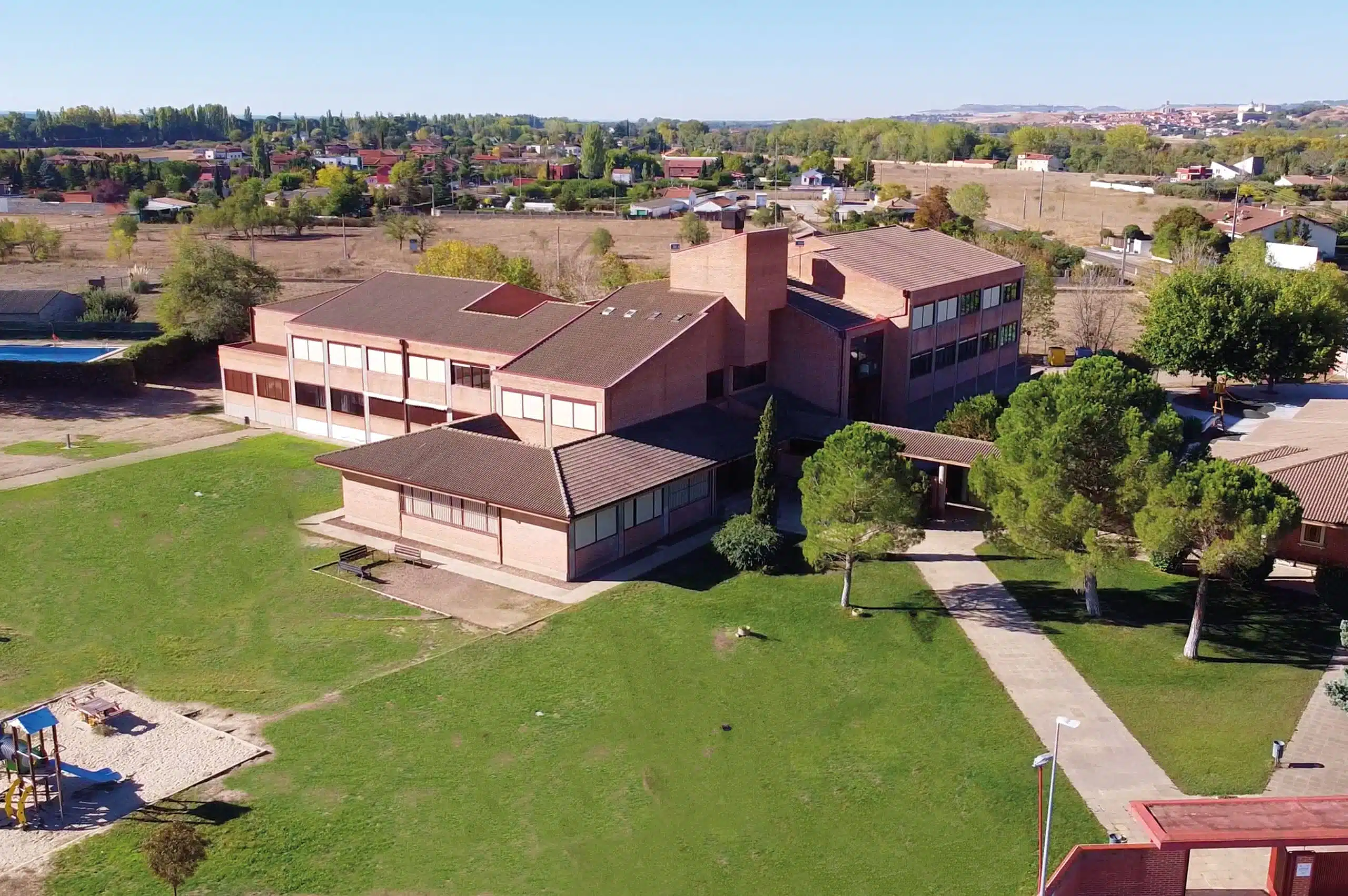 Colegio de Fomento Pinoalbar: Colegio Concertado en Simancas,Infantil,Primaria,Secundaria,Bachillerato,Inglés,Alemán,Católico,