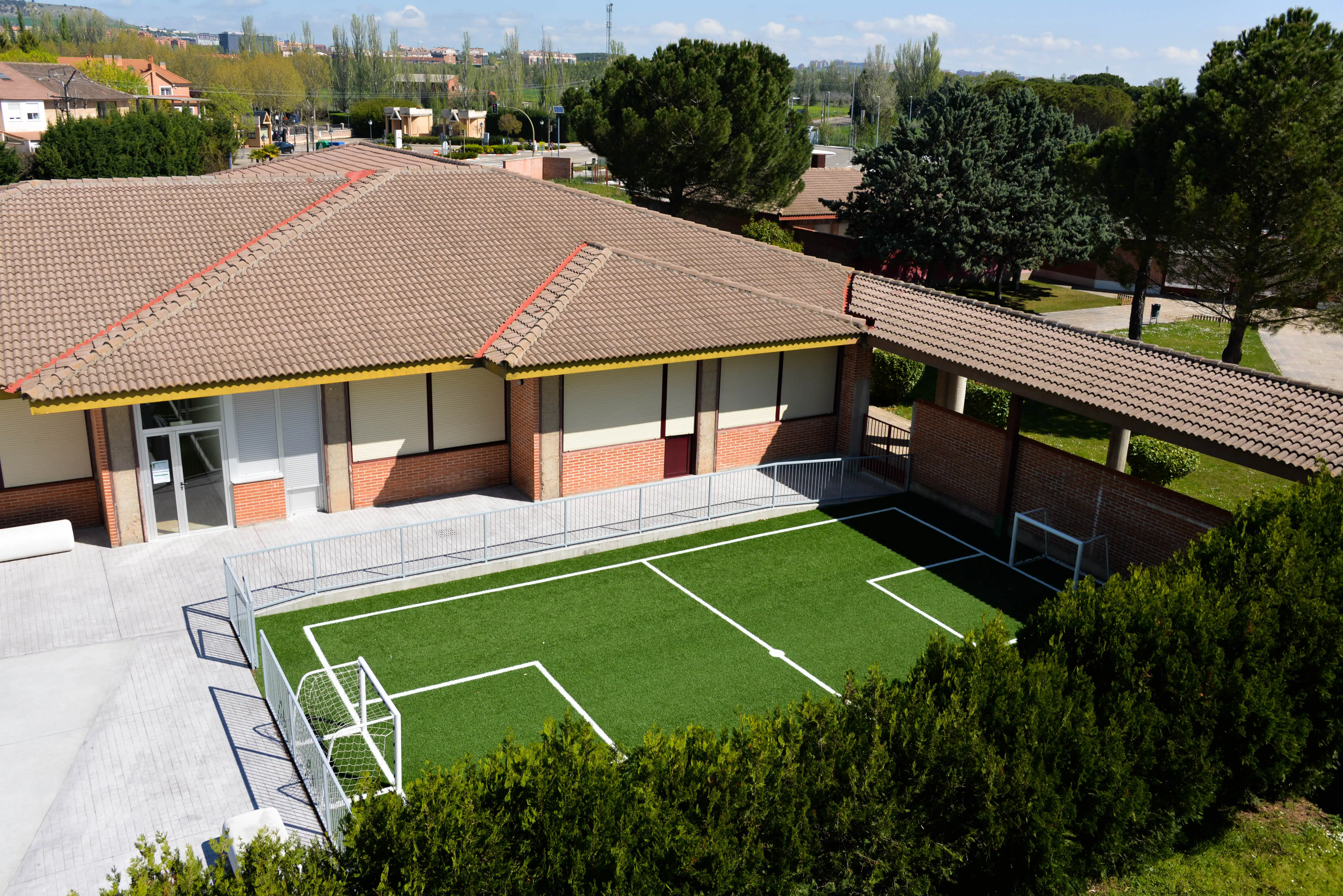 Colegio de Fomento Pinoalbar: Colegio Concertado en Simancas,Infantil,Primaria,Secundaria,Bachillerato,Inglés,Alemán,Católico,