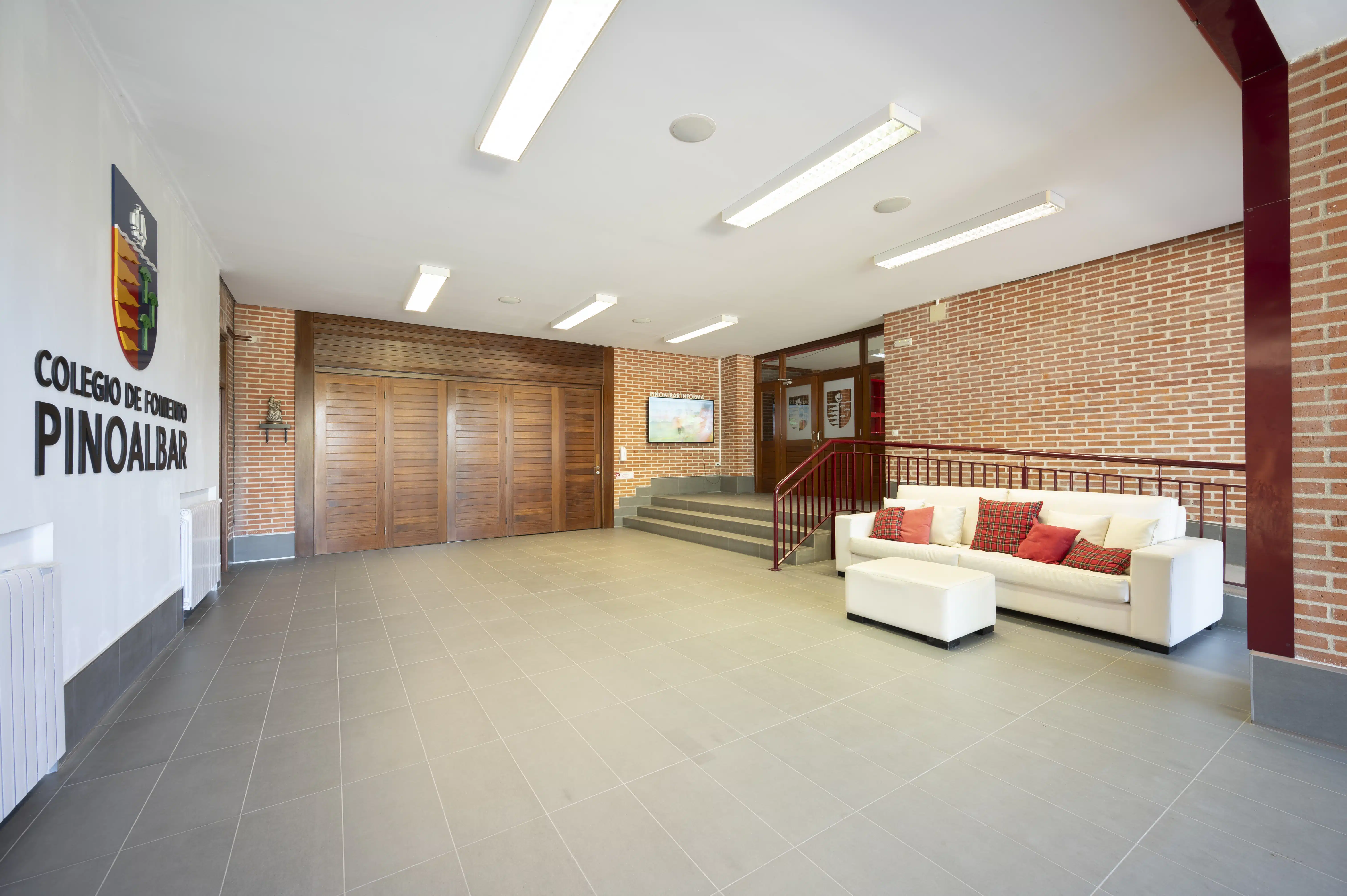 Colegio de Fomento Pinoalbar: Colegio Concertado en Simancas,Infantil,Primaria,Secundaria,Bachillerato,Inglés,Alemán,Católico,