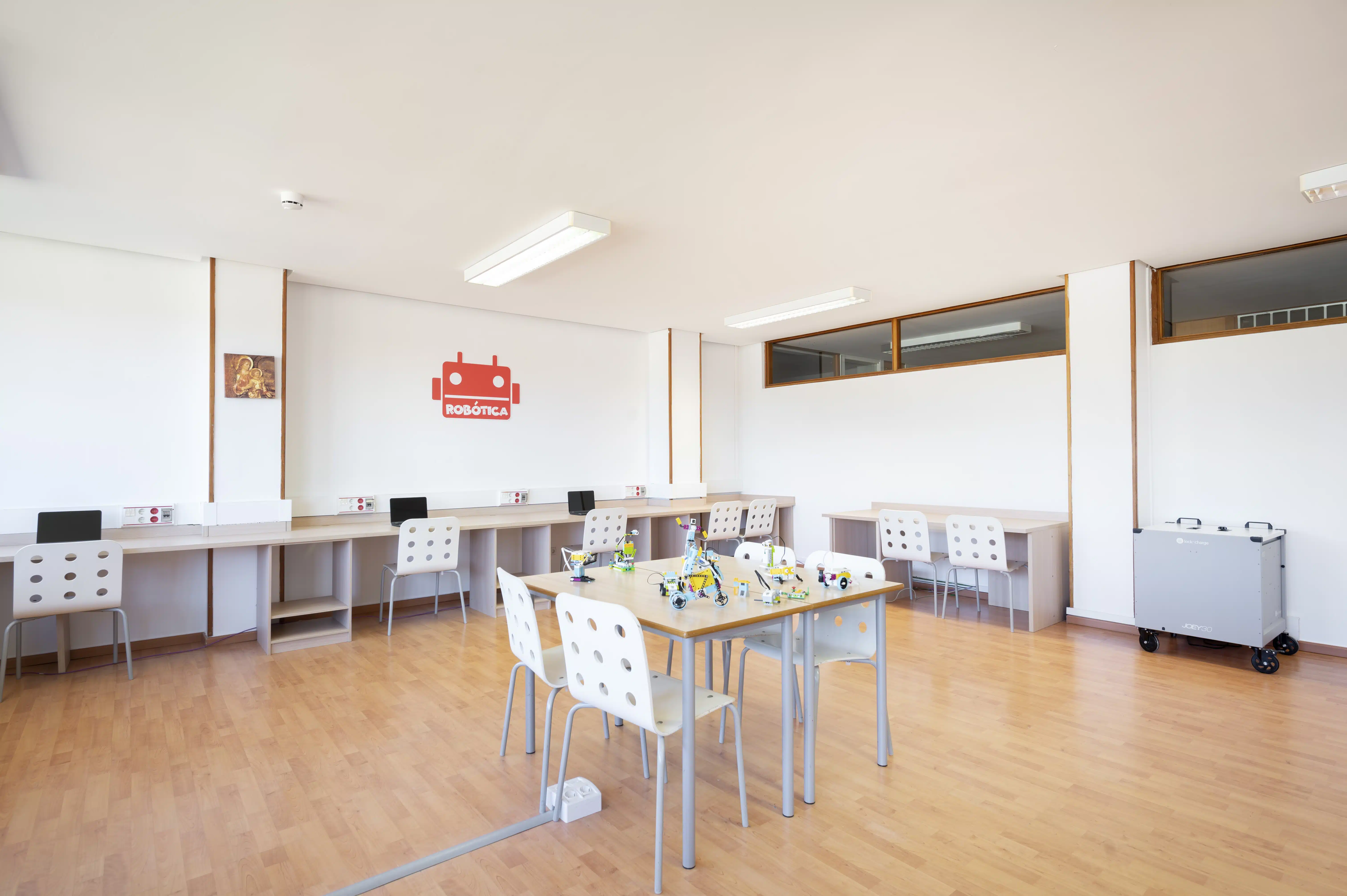 Colegio de Fomento Pinoalbar: Colegio Concertado en Simancas,Infantil,Primaria,Secundaria,Bachillerato,Inglés,Alemán,Católico,