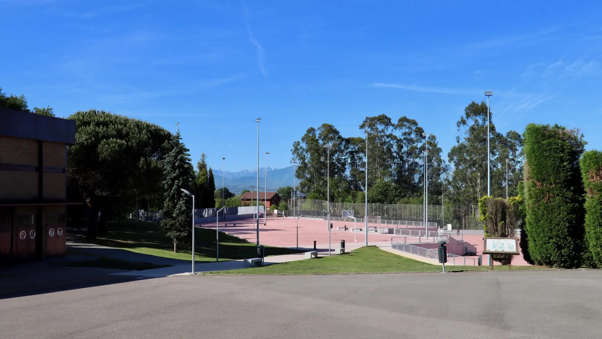 Colegio de Fomento Los Robles: Colegio Concertado en Pruvia, Llanera,Infantil,Primaria,Secundaria,Bachillerato,Inglés,Alemán,Católico,