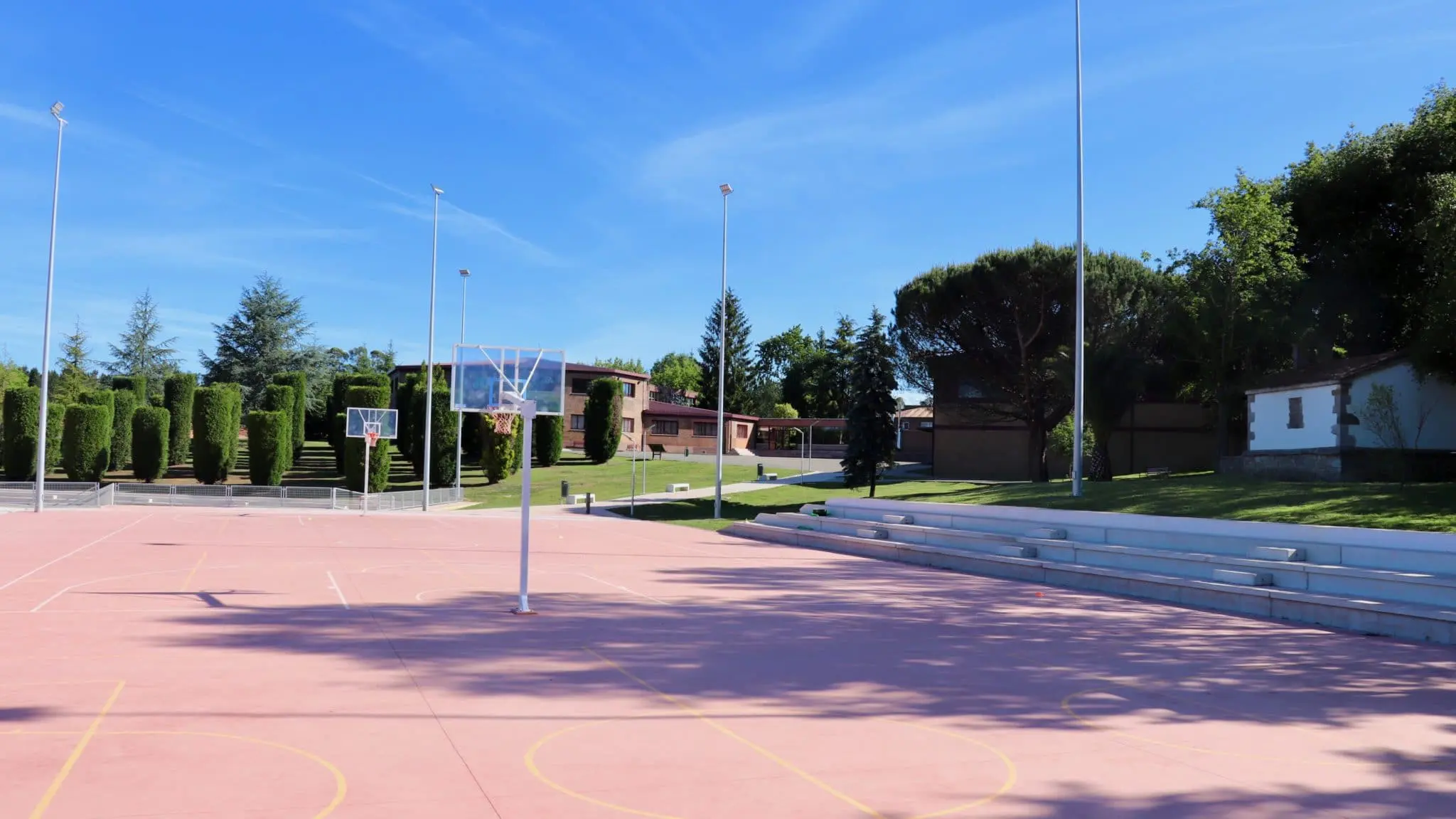 Colegio de Fomento Los Robles: Colegio Concertado en Pruvia, Llanera,Infantil,Primaria,Secundaria,Bachillerato,Inglés,Alemán,Católico,